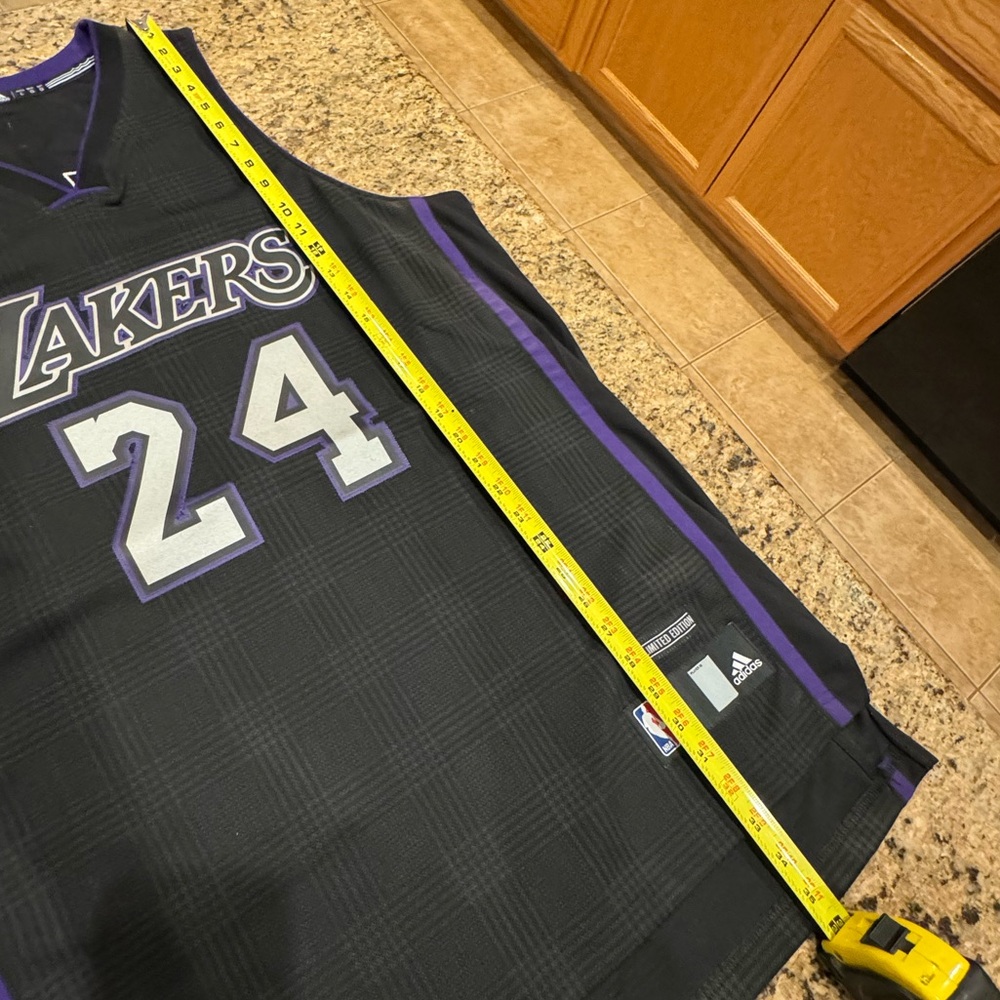 Authentic Mens Adidas Limited Edition - NBA Kobe Bryant #24 Black Jersey - Large - Picture 13 of 13